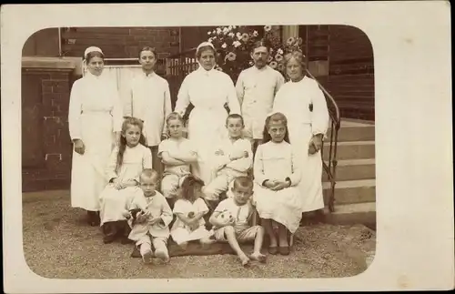 Foto Ak Berlin Neukölln Britz, Kreiskrankenhaus, Schwester Emma Gericke, Herta Lippmann, 1917