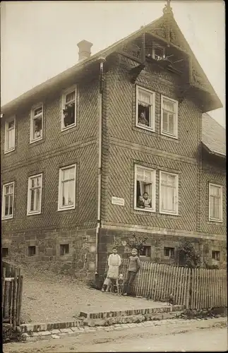 Foto Ak Neufang Sonneberg in Thüringen, Wohnhaus, Stofftierfabrikant Louis Scharfenberg, Anwohner