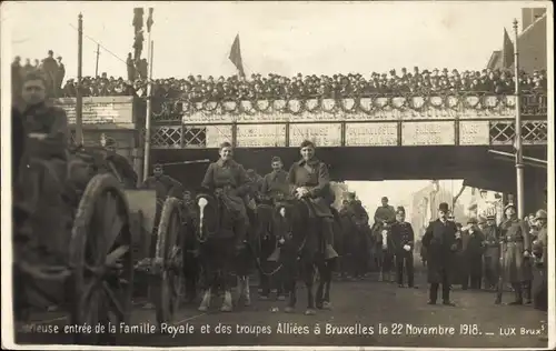 Ak Bruxelles Brüssel, Entree de la Famille Royale et des troupes Alliees 22 Novembre 1918