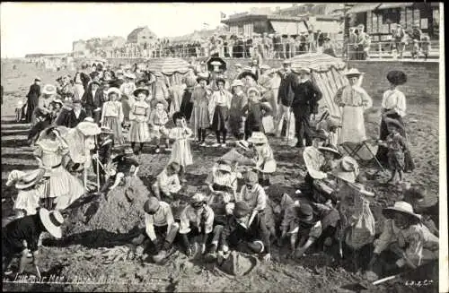 Ak Luc sur Mer Calvados, l'après midi sur la Plage, Badegäste, Sandburgen