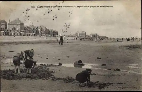 Ak Langrune Calvados, Aspect de la Plage au soleil levant