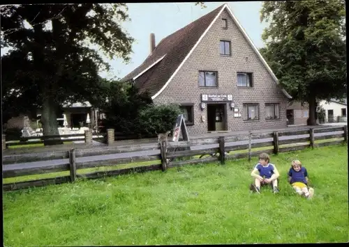 Ak Weißenmoor Wingst in Niedersachsen, Gasthof Zur Linde, Kinder auf der Wiese