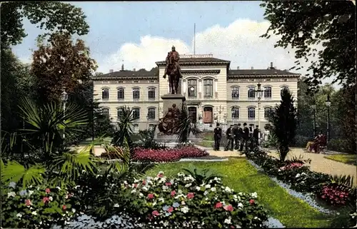Ak Kiel an der Ostsee, Schlossgarten mit Universität und Kaiser Wilhelm Denkmal