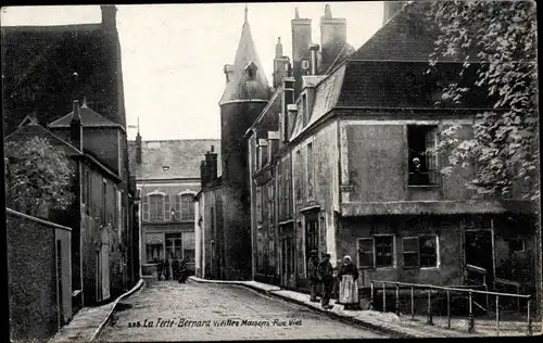 Ak La Ferté Bernard Sarthe, Vieilles Maisons Rue Viet