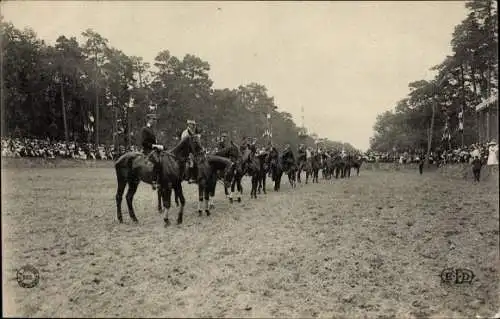 Ak Fontainebleau Seine et Marne, Französische Soldaten, Reiter, Pferde