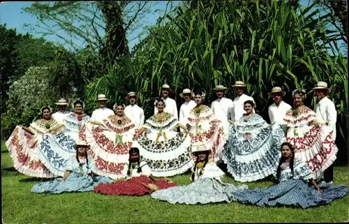 Ak Panama, Folklore entertainers wearing Polleras and Montunos, national costumes