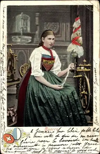 Ak Frau in Luzerner Tracht am Spinnrad