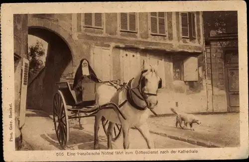 Ak Eine französische Nonne fährt zum Gottesdienst nach der Kathedrale, Hund, Kutsche