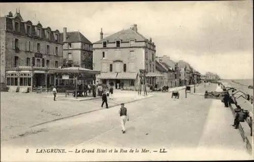 Ak Langrune Calvados, le Grand Hôtel et la Rue de la Mer