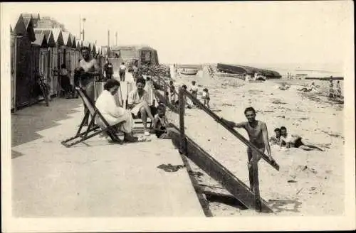 Ak Langrune sur Mer Calvados, vue sur le Blockhaus et la Peniche échouée