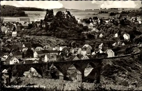 Ak Daun in der Eifel, Ort mit Viadukt und Burg