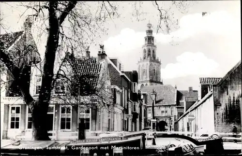 Ak Groningen Niederlande, Turfstraat, Gaardeport met Martinitoren