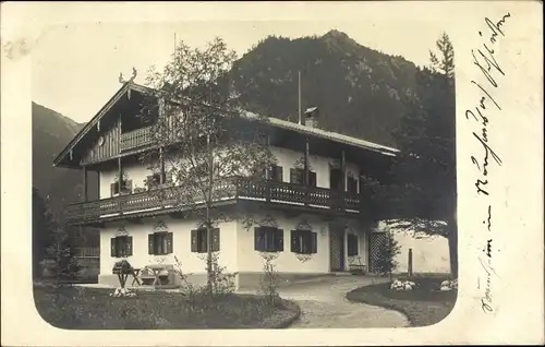 Foto Ak Neuhaus Schliersee in Oberbayern, Hausansicht, Bauernhaus, Berge