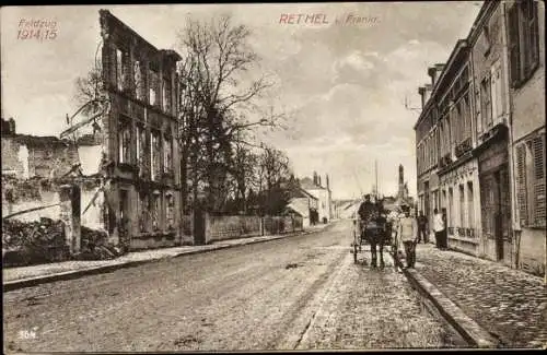 Ak Rethel Ardennes, Straßenpartie, Pferdefuhrwerk, Ruinen, Kriegszerstörungen, I. WK