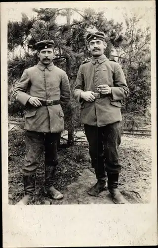 Foto Ak Deutsche Soldaten in Uniformen, Standportrait
