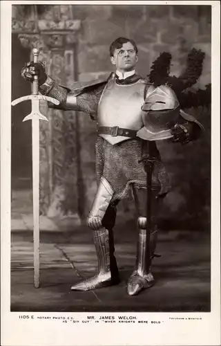 Ak Schauspieler James Welch, Portrait als Sir Gus in When Knights were Bold