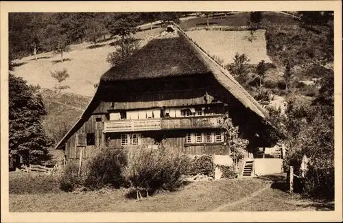 Ak Gutach an der Schwarzwaldbahn, Bauernhof, Schwarzwaldhaus