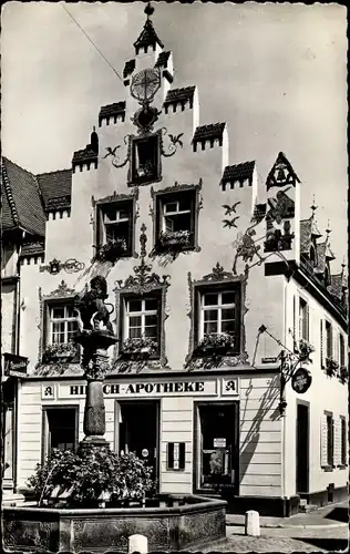 Ak Offenburg im Schwarzwald, Hirsch Apotheke, Giebel, Brunnen