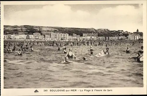 Ak Boulogne sur Mer Pas de Calais, La Plage a l'heure du bain