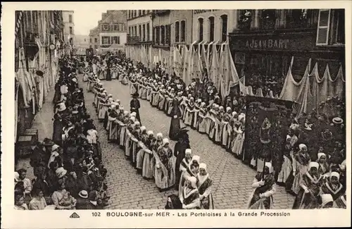 Ak Boulogne sur Mer Pas de Calais, Les Porteloises a la Grande Procession
