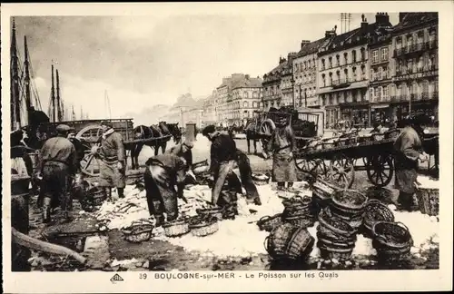 Ak Boulogne sur Mer Pas de Calais, Le Poisson sur les Quais