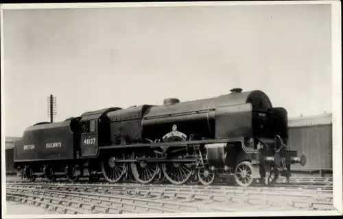 Foto Ak Britische Eisenbahn, LMS Royal Scot Class No. 6137, Nr. 46137, Dampflok, 4-6-0