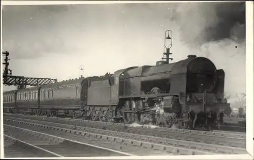 Foto Britische Eisenbahn, LMS Class 6P Royal Scots No. 6157, The Royal Artilleryman, Dampflok, 4-6-0