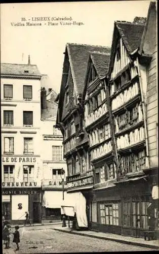 Ak Lisieux Calvados, Vieilles Maisons, Place Victor-Hugo, Fachwerkhäuser