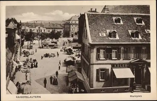 Ak Kaiserslautern in der Pfalz, Marktplatz mit Adler Apotheke, Marktstände