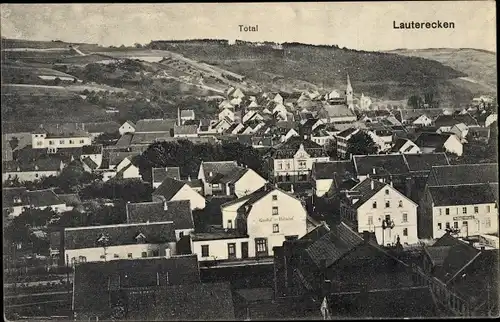 Ak Lauterecken in der Pfalz, Totalansicht der Stadt, Gasthof Zum Bahnhof