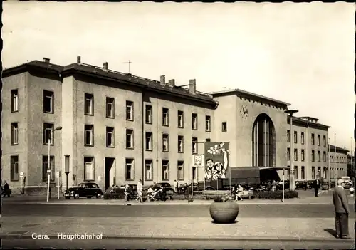 Ak Gera in Thüringen, Blick von der Straße auf den Hauptbahnhof, LKW, Taxi