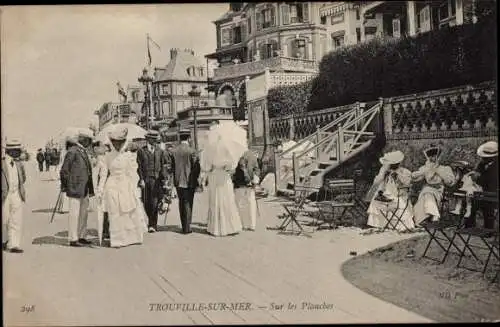 Ak Trouville Calvados, sur les Planches, Strandpromenade