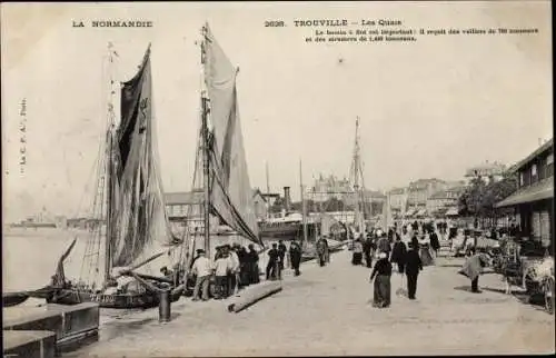 Ak Trouville Calvados, les Quais, Hafenpromenade, Segelschiffe