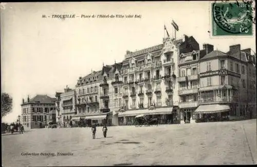 Ak Trouville Calvados, Place de l'Hôtel de Ville