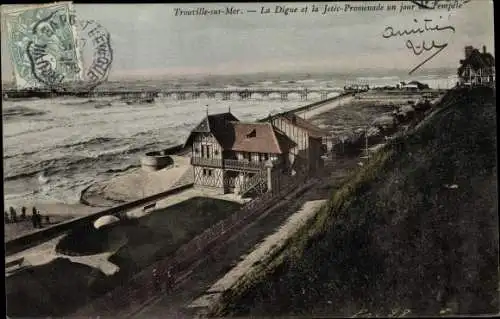 Ak Trouville Calvados, la digue et la Jetée-Promenade un jour de Tempête