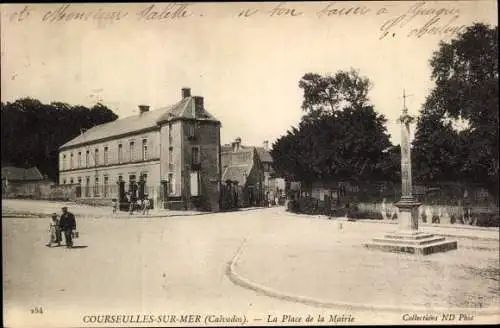 Ak Courseulles sur Mer Calvados, La Place de la Mairie