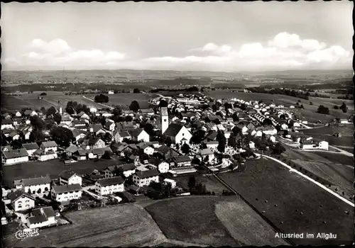 Ak Altusried im Allgäu, Gesamtansicht, Fliegeraufnahme