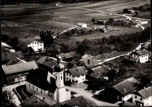 Ak Rottau Grassau im Chiemgau, Luftaufnahme, Kirche