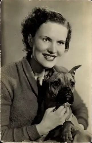 Ak Schauspielerin Irene Korb, Portrait mit Hund, Filme Unser täglich Brot, 52 Wochen sind ein Jahr