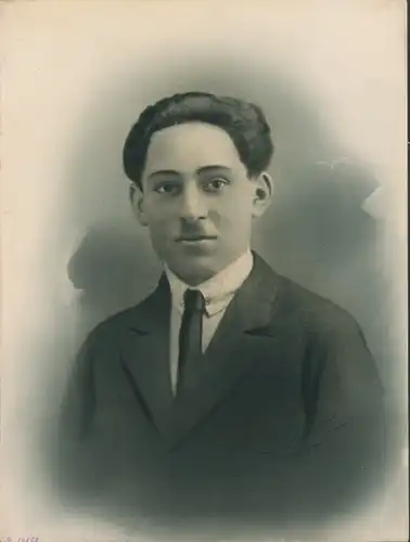 Foto Combalié, Henri, Tolouse, Portrait, Mann im Anzug