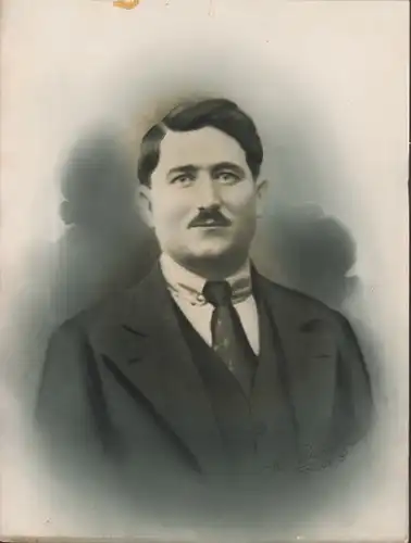 Foto Combalié, Henri, Tolouse, Portrait, Mann im Anzug