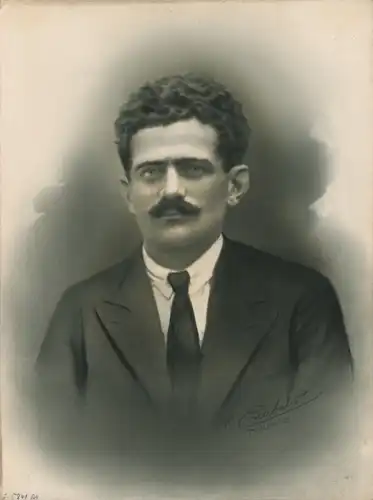 Foto Combalié, Henri, Tolouse, Portrait, Mann im Anzug