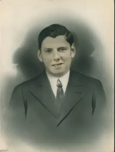 Foto Combalié, Henri, Tolouse, Portrait, Mann im Anzug