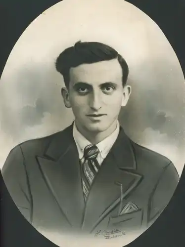 Foto Combalié, Henri, Tolouse, Portrait, Mann im Anzug
