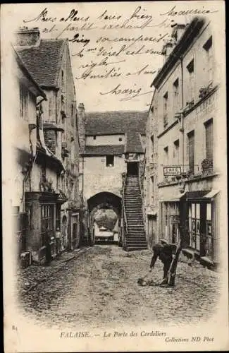 Ak Falaise Calvados, La Porte des Cordeliers