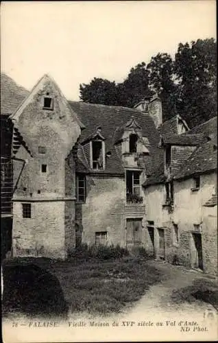 Ak Falaise Calvados, Vieille Maison au Val d'Ante