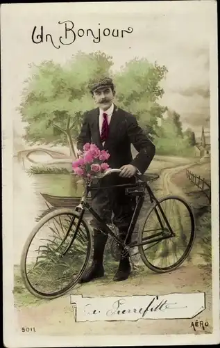 Ak Pierrefitte Calvados, Un Bonjour, Eleganter Mann im Anzug, Fahrrad, Rosen, Fluss, Ruderboot