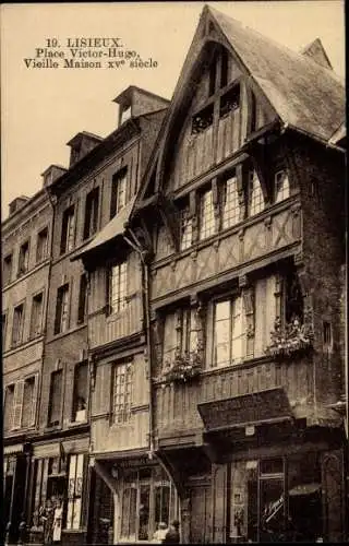 Ak Lisieux Calvados, Place Victor Hugo, Vieille Maison