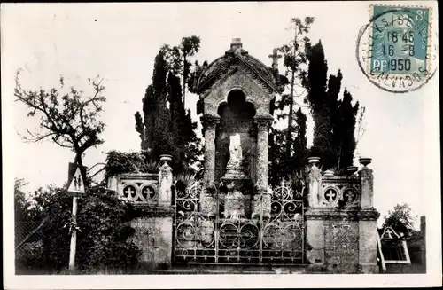 Ak Hottot les Bagues Calvados, la Chapelle après les Combats de 1944