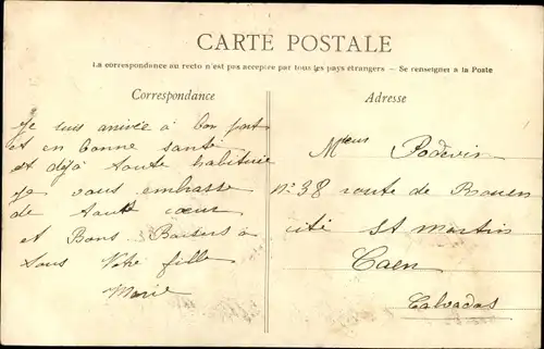 Ak Arromanches Calvados, vue générale de la ville et de la falaise de Tracy